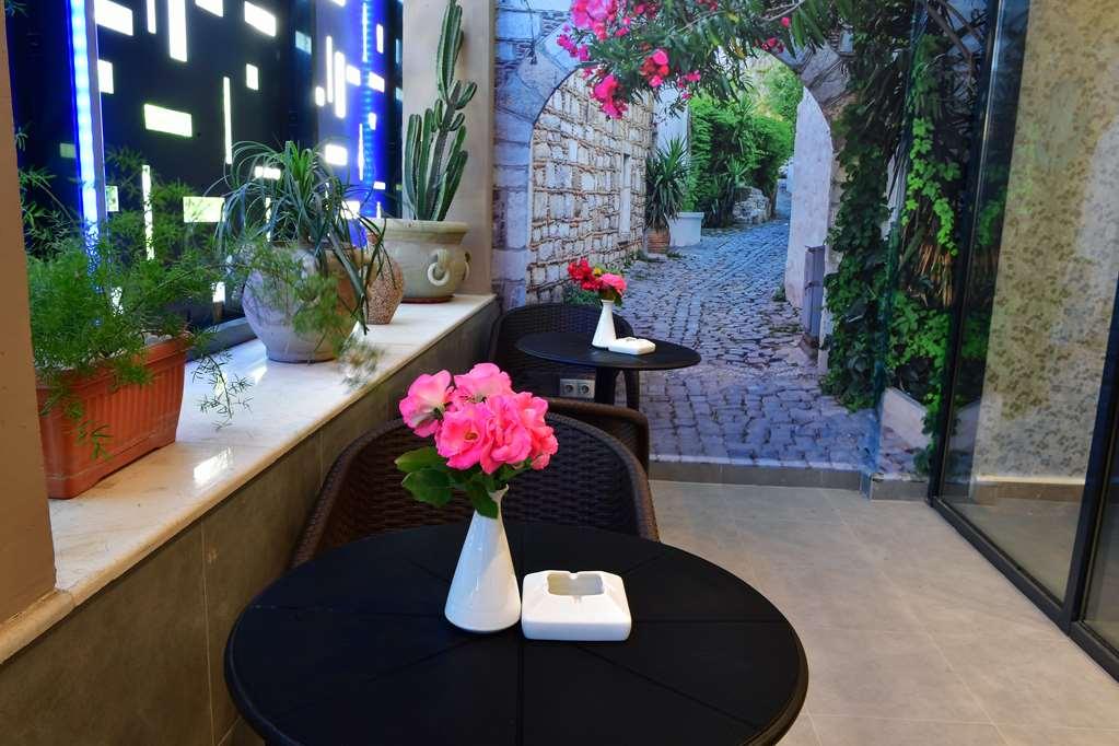 Tulip Inn Naya Algiers Restaurant photo